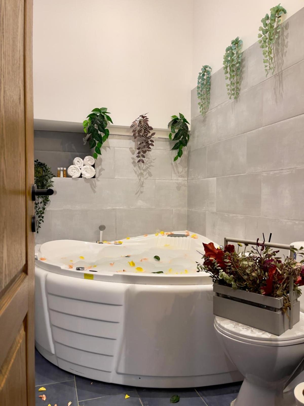 Old Town Jacuzzi Studio Bucareste Exterior foto